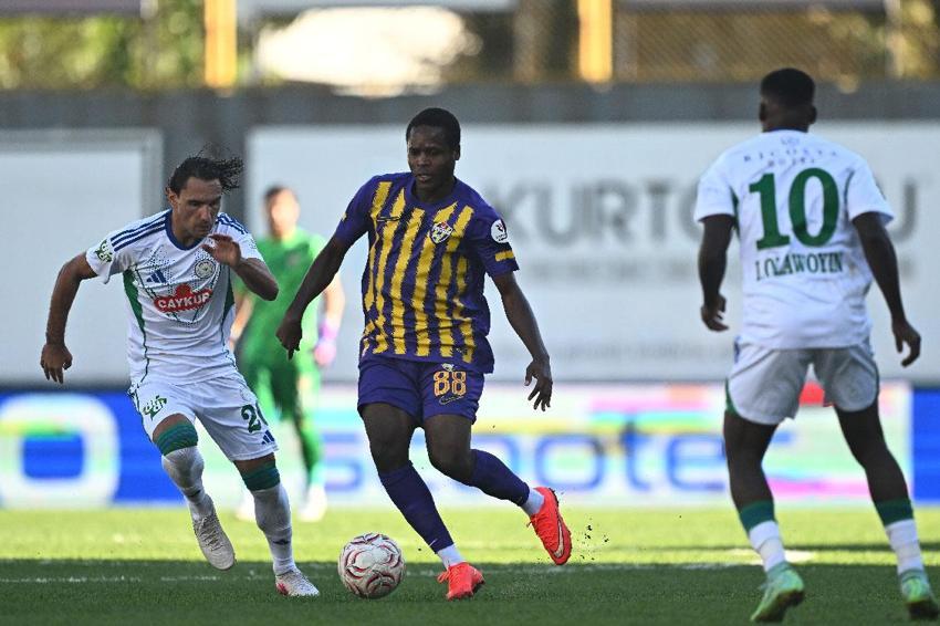 Eyüpspor - Çaykur Rizespor maçında 3 puan 2 golle geldi