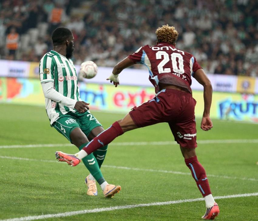 Konyaspor 7 maçlık mağlubiyet serisini Trabzonspor karşısında bitirdi