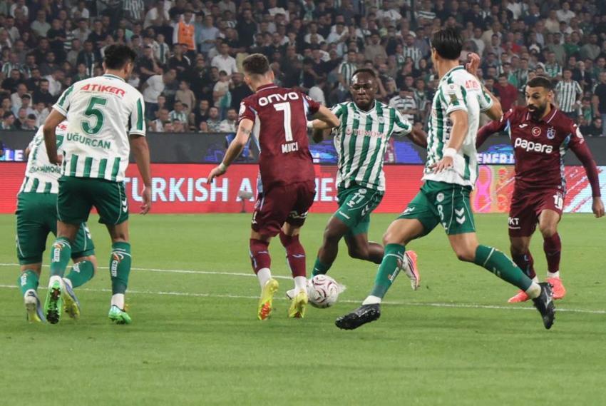 Konyaspor 7 maçlık mağlubiyet serisini Trabzonspor karşısında bitirdi