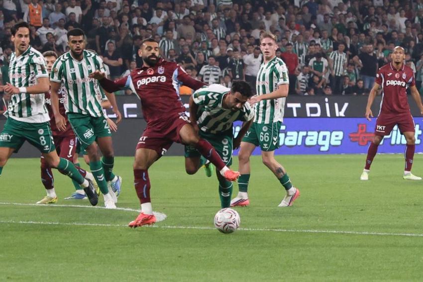 Konyaspor 7 maçlık mağlubiyet serisini Trabzonspor karşısında bitirdi