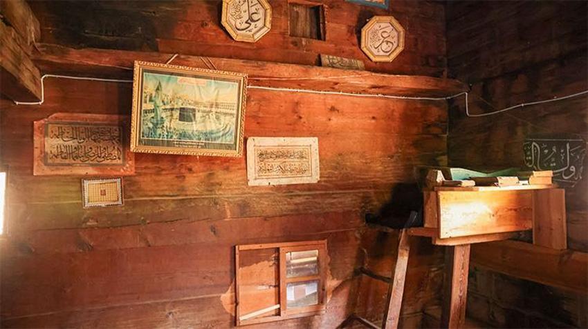 Çivisiz ahşap mimarinin 600 yıllık mirası: Tarihî Bayat Köyü Camii
