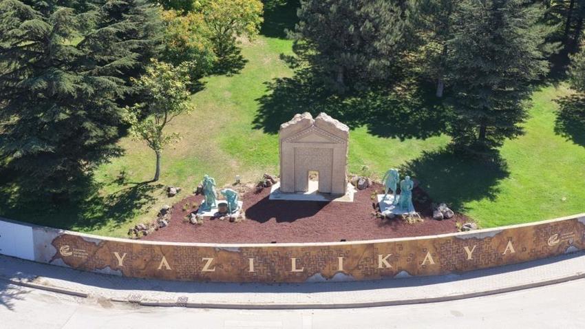 Eskişehir'in mitolojik efsanesi parkta yaşıyor: Yazılıkaya rotasında yer aldı