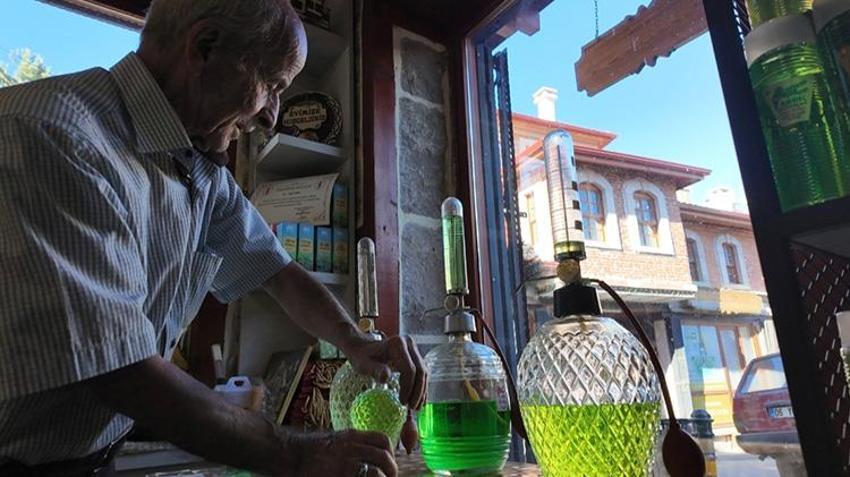 Formülünü sır gibi saklıyor! İstanbul'dan getirip Bolu'da üretiyor: Yok satıyor