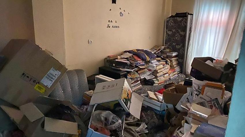 Amasya'da komşuların kötü koku ihbarı üzerine 3 katlı evden tonlarca çöp çıktı!