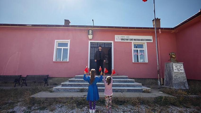 Konya'da tek öğrencili köy okulunda ikinci öğrenci sevinci: İlayda'ya arkadaş geldi!