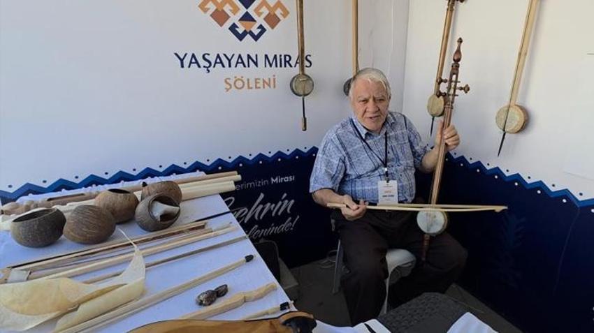 Kütahya'nın tek ustası! At kılı ve Hindistan cevizi kullanıyor: 60 yıldır tek başına üretiyor