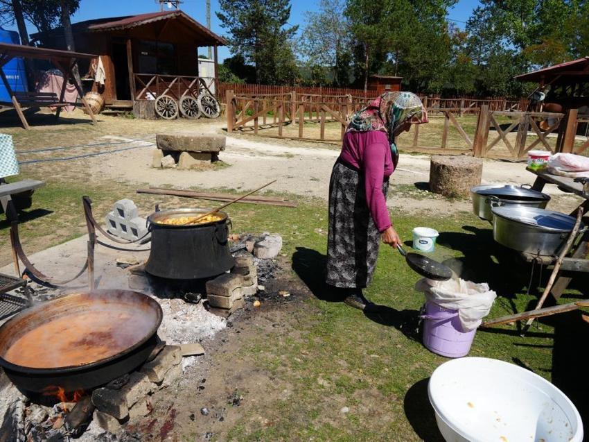 Kastamonu Daday'da böğürtlenden kuşburnuna doğal lezzetler kışa hazırlanıyor: Kadınların imece geleneği canlanıyor
