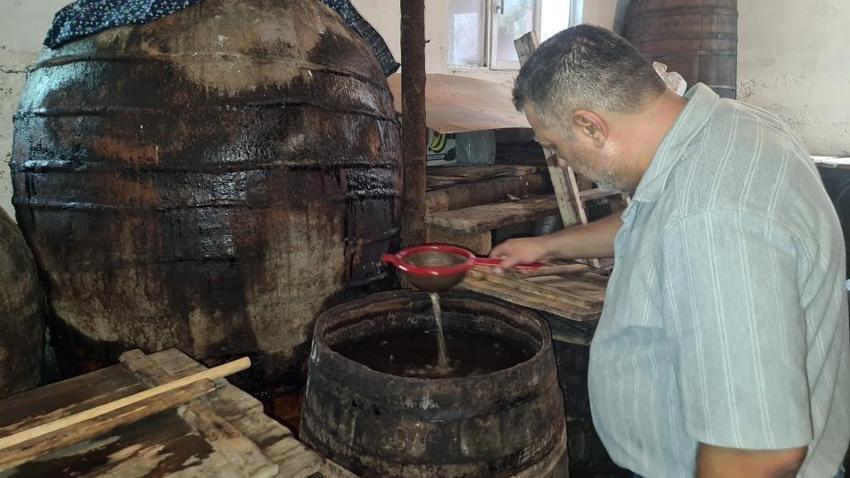 350 yıllık küp kullanarak üretiliyor: Ev hanımları mutfaktan eksik etmiyor