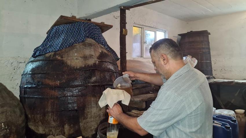 350 yıllık küp kullanarak üretiliyor: Ev hanımları mutfaktan eksik etmiyor