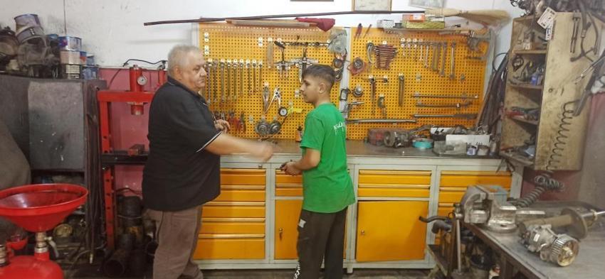 12 yaşında çırak olarak başlamıştı, 20'den fazla usta yetiştirdi! 39. Ahilik Haftası'nda Zonguldak'ın yılın ahisi seçildi