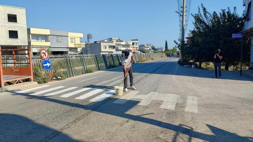 Belediye başvurularına rağmen adım atılmadı! Uyarı levhası yetmedi, veliler çocukları için kendi tedbirini aldı
