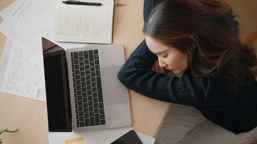 Yeni nesil çalışma modelinin gizli tehlikesi: Evden çalışma depresyonu tetikliyor! Uzmanlardan kritik uyarı: Evden çalışma görünmez bir tehdit mi yaratıyor?