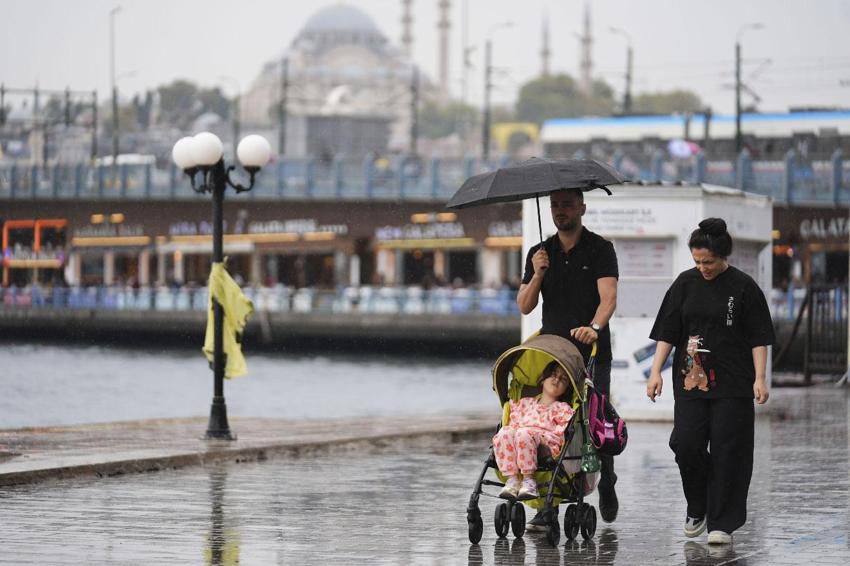 Hava sıcaklıkları düşüyor sağanak yağışlar geliyor! Meteoroloji son raporu açıklayarak uyardı
