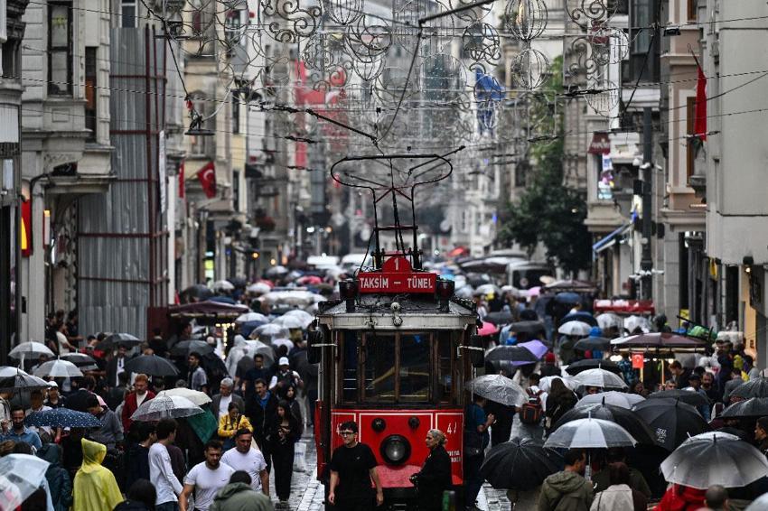 Hava sıcaklıkları düşüyor sağanak yağışlar geliyor! Meteoroloji son raporu açıklayarak uyardı