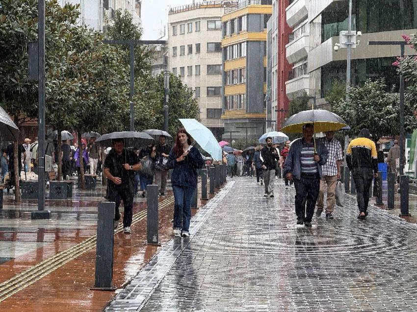Hava sıcaklıkları düşüyor sağanak yağışlar geliyor! Meteoroloji son raporu açıklayarak uyardı