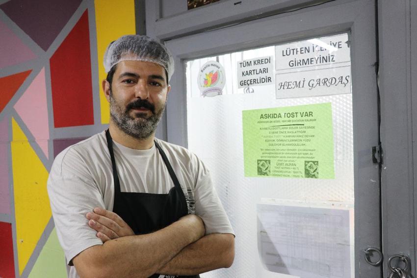 Okulda öğrenciler için 'Askıda Tost' uygulaması katlanarak devam ediyor