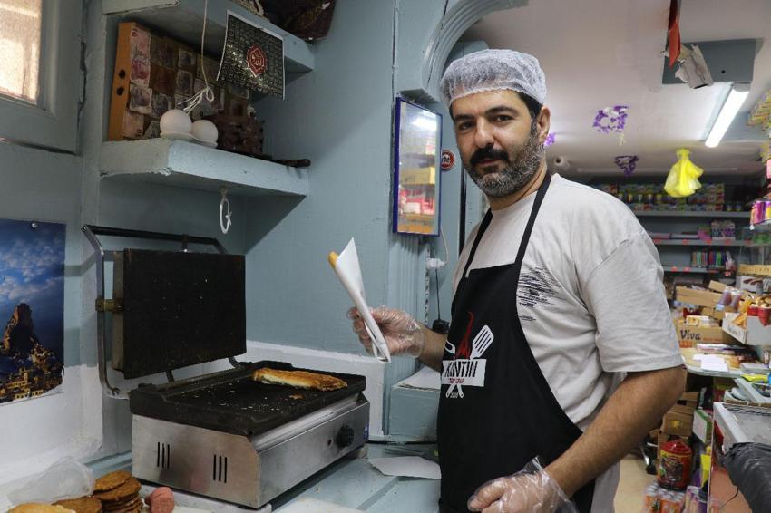 Okulda öğrenciler için 'Askıda Tost' uygulaması katlanarak devam ediyor