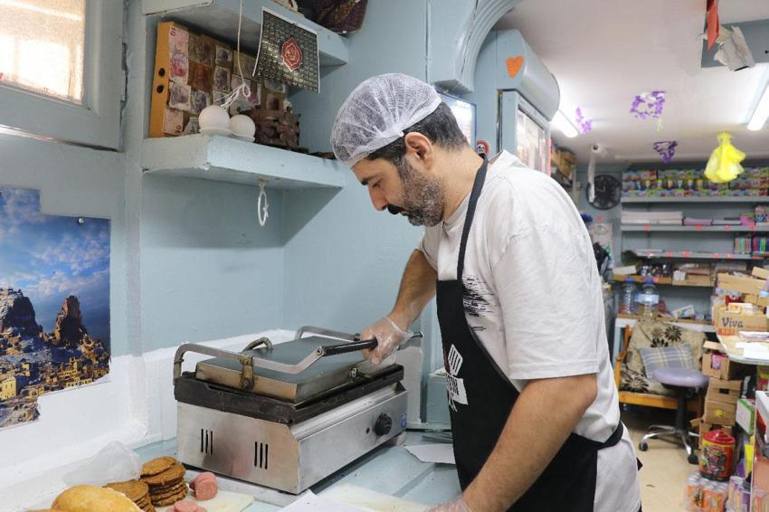 Okulda öğrenciler için 'Askıda Tost' uygulaması katlanarak devam ediyor
