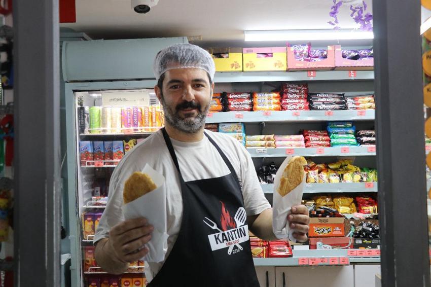 Okulda öğrenciler için 'Askıda Tost' uygulaması katlanarak devam ediyor