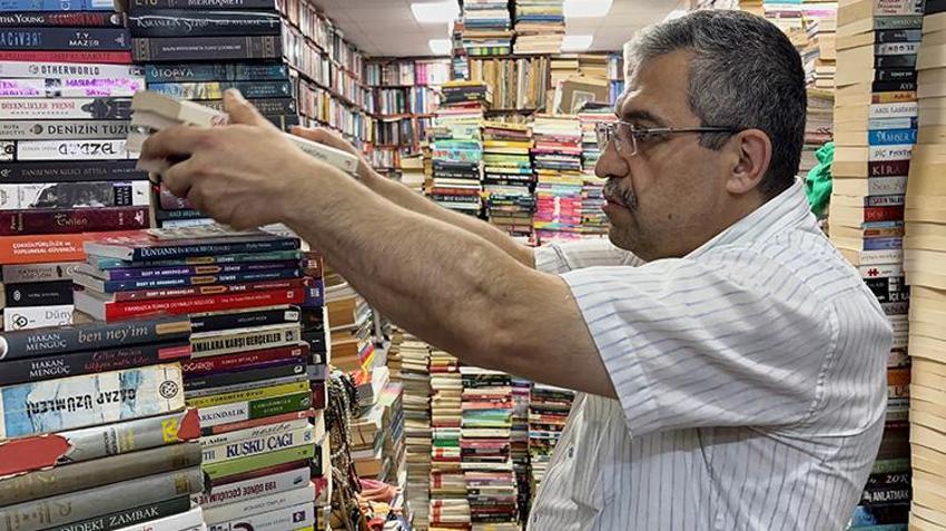 Bursa'da 33 yıldan beri sahaflık yapan esnaf: 'Artık kitabı bulmak kolay, satmak zor'