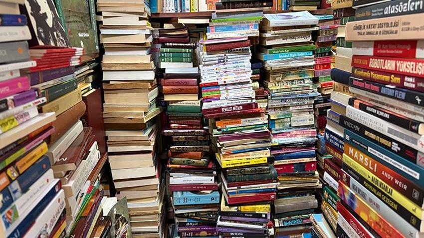 Bursa'da 33 yıldan beri sahaflık yapan esnaf: 'Artık kitabı bulmak kolay, satmak zor'