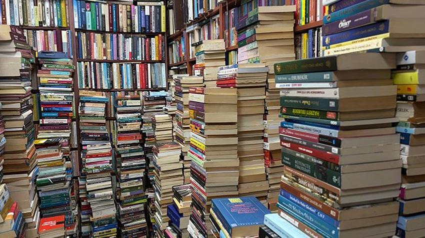 Bursa'da 33 yıldan beri sahaflık yapan esnaf: 'Artık kitabı bulmak kolay, satmak zor'