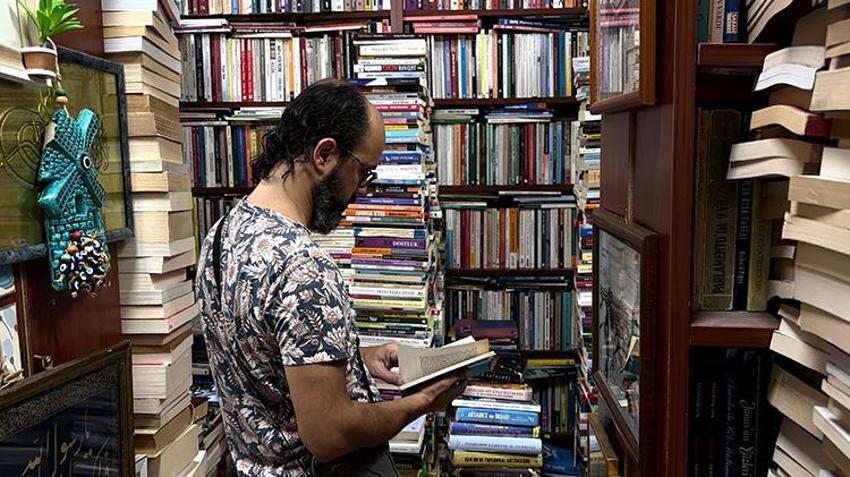 Bursa'da 33 yıldan beri sahaflık yapan esnaf: 'Artık kitabı bulmak kolay, satmak zor'
