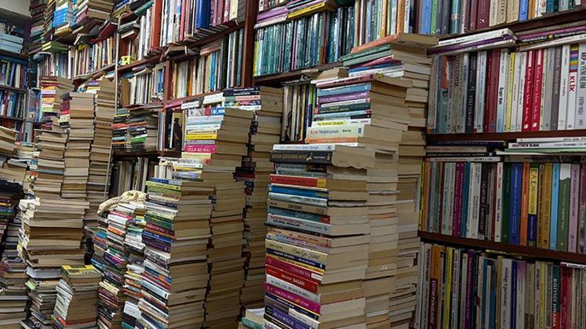 Bursa'da 33 yıldan beri sahaflık yapan esnaf: 'Artık kitabı bulmak kolay, satmak zor'