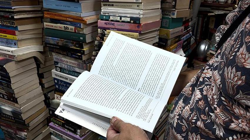 Bursa'da 33 yıldan beri sahaflık yapan esnaf: 'Artık kitabı bulmak kolay, satmak zor'