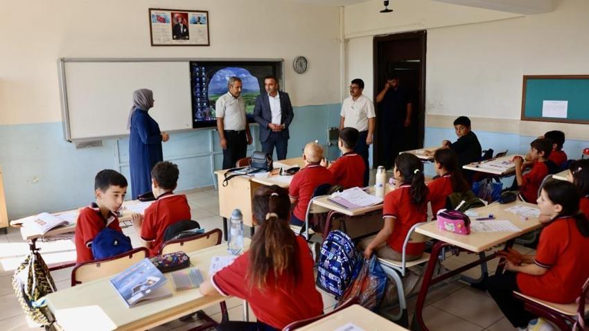 Malatya'da eğitime destek seferberliği: 300 öğrenciye kırtasiye ve çanta yardımı yapıldı!