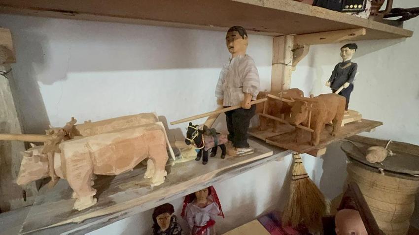 Makinelerin unutturduğu aletleri ahşapta yaşatıyor