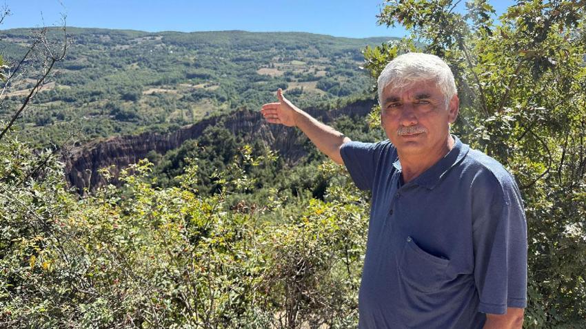 Farklı renklerdeki sıra dışı manzara görenleri hayran bırakıyor