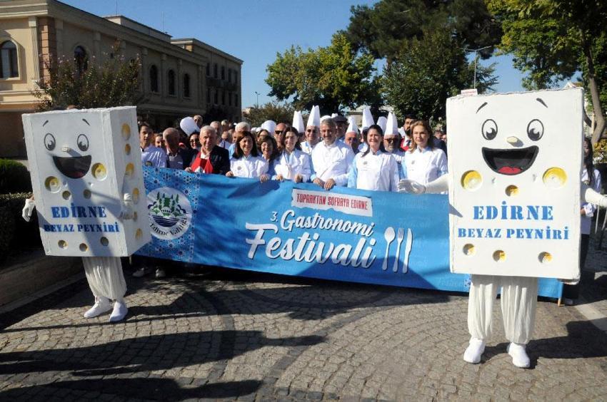 Topraktan Sofraya 3’üncü Edirne Gastronomi Festivali kortej yürüyüşü ve peynir tadımıyla başladı