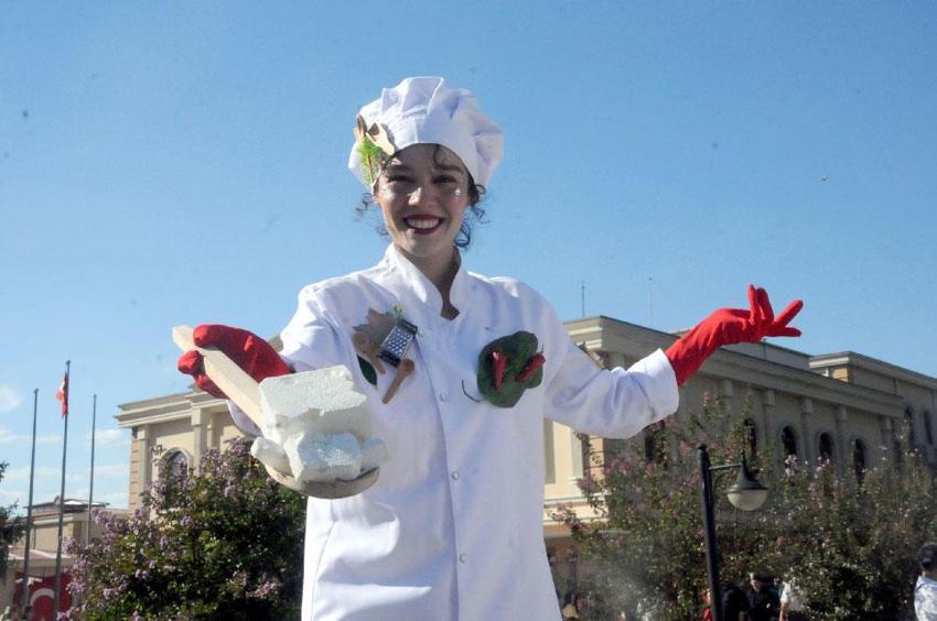 Topraktan Sofraya 3’üncü Edirne Gastronomi Festivali kortej yürüyüşü ve peynir tadımıyla başladı