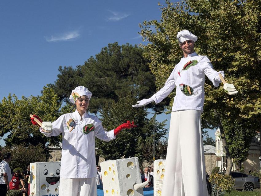 Topraktan Sofraya 3’üncü Edirne Gastronomi Festivali kortej yürüyüşü ve peynir tadımıyla başladı