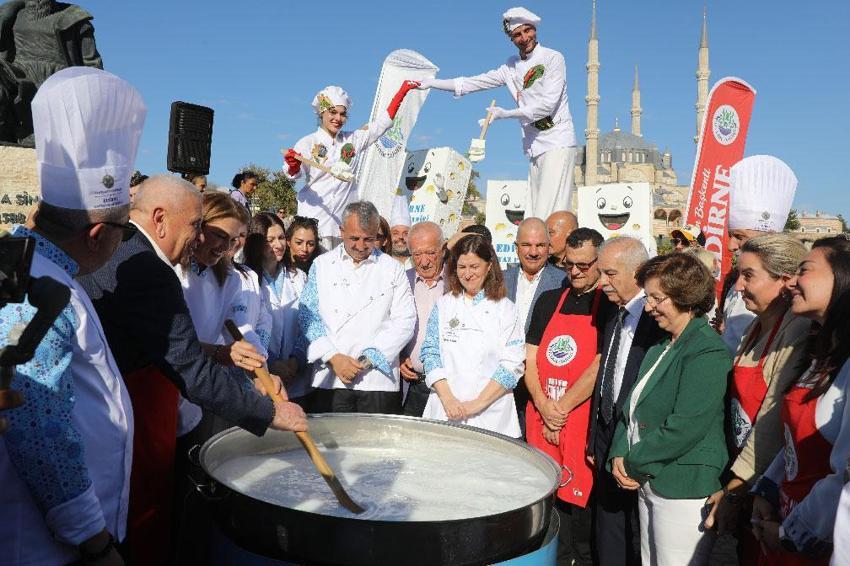 Topraktan Sofraya 3’üncü Edirne Gastronomi Festivali kortej yürüyüşü ve peynir tadımıyla başladı