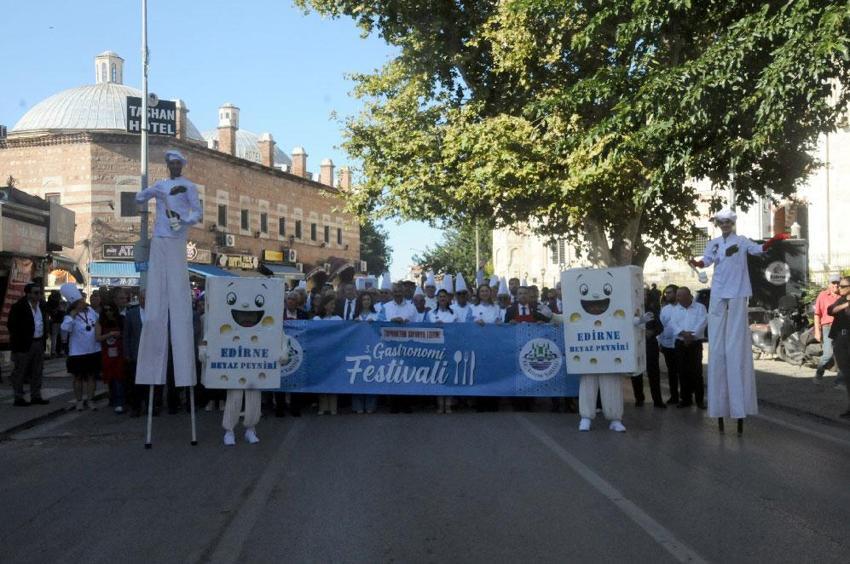 Topraktan Sofraya 3’üncü Edirne Gastronomi Festivali kortej yürüyüşü ve peynir tadımıyla başladı