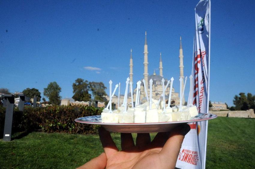 Topraktan Sofraya 3’üncü Edirne Gastronomi Festivali kortej yürüyüşü ve peynir tadımıyla başladı