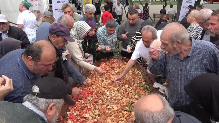 Gastronomi Festivali'nde üç metrelik tabakta Bursa kebabı ikramı