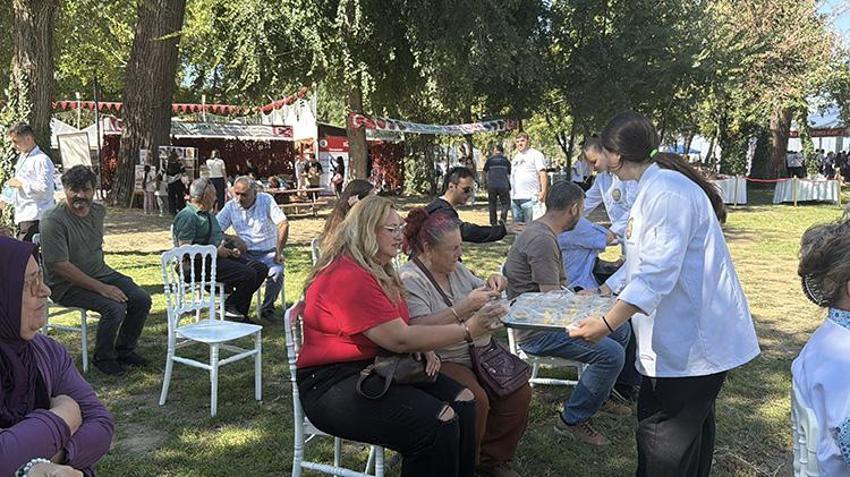 Edirne Gastronomi Festivali'nde ilginç deney: Beyaz peynirli baklava ziyaretçilerin beğenisine sunuldu!