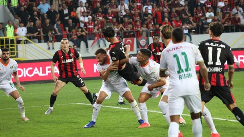 Çorum FK - Corendon Alanyaspor maçında 3 puan 2 golle geldi