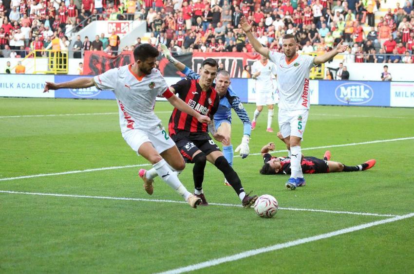 Çorum FK - Corendon Alanyaspor maçında 3 puan 2 golle geldi
