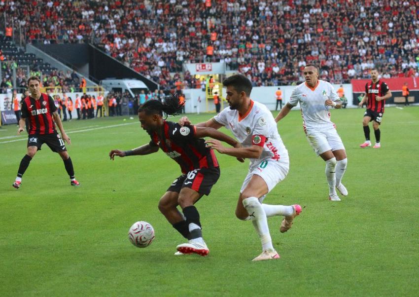 Çorum FK - Corendon Alanyaspor maçında 3 puan 2 golle geldi