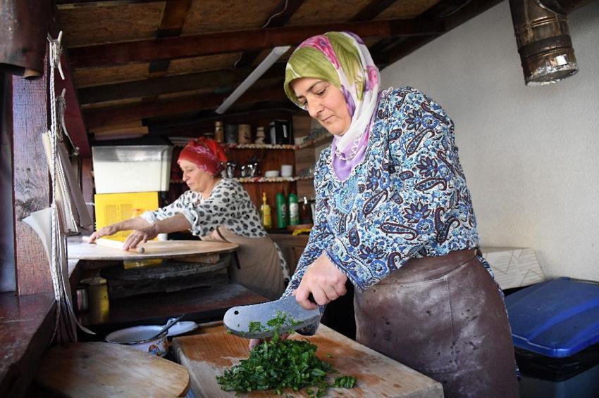 Akçakoca'da manav mutfağının coğrafi işaretli asırlık lezzeti kadın dayanışmasıyla yaşatılıyor