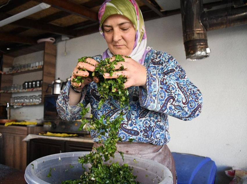 Akçakoca'da manav mutfağının coğrafi işaretli asırlık lezzeti kadın dayanışmasıyla yaşatılıyor