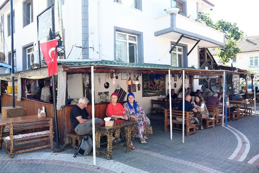 Akçakoca'da manav mutfağının coğrafi işaretli asırlık lezzeti kadın dayanışmasıyla yaşatılıyor