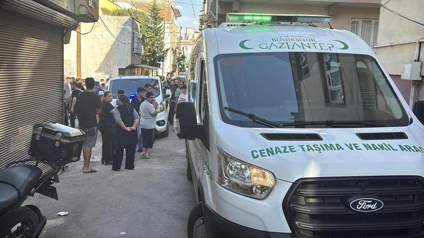 Gaziantep'te kan donduran olay: Önce eşini öldürdü, sonra 3'ü çocuk 4 kişiyi yaraladı