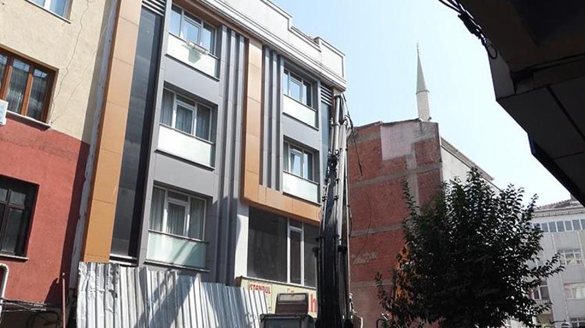 Zeytinburnu'nda kentsel dönüşüm sırasında korku dolu anlar: 5 dakika farkla kurtuldu