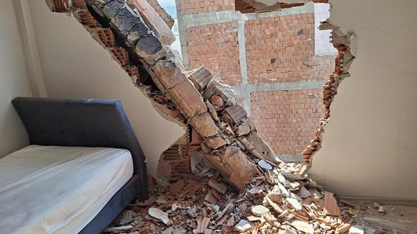Zeytinburnu'nda kentsel dönüşüm sırasında korku dolu anlar: 5 dakika farkla kurtuldu