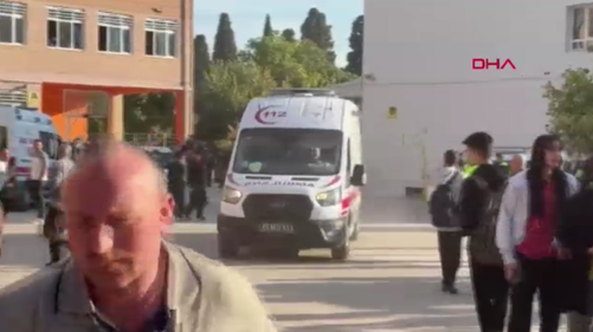 SON DAKİKA: MANİSA'DA OKUL ÖNÜNDE SİLAHLI SALDIRI | Yaralı öğrenciler var, saldırgan kaçtı